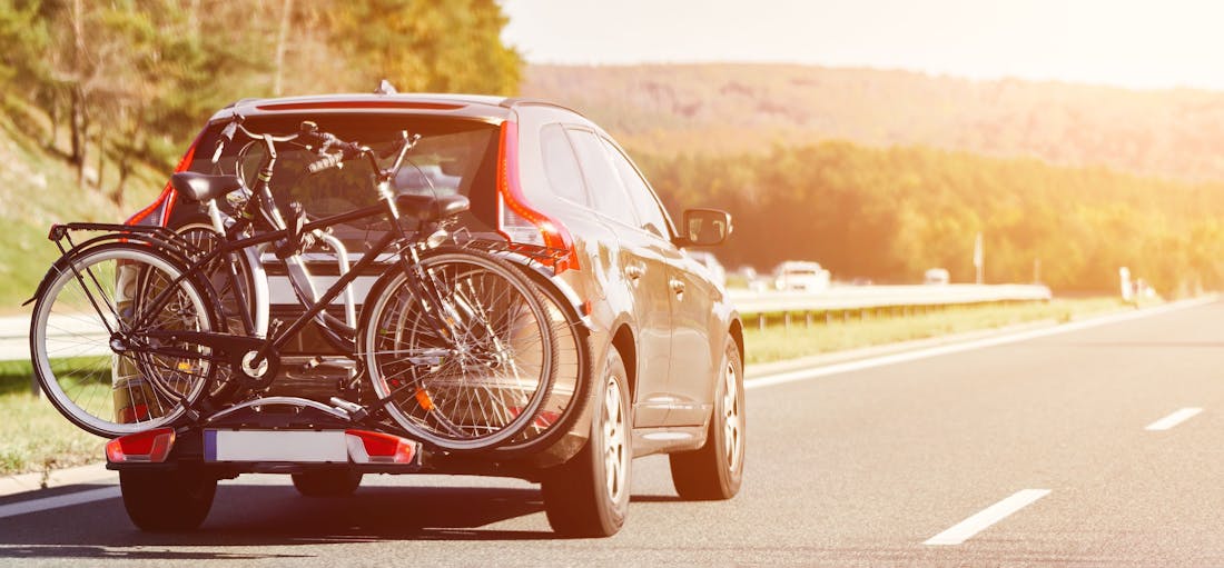 Fietsendragers: op de trekhaak, op het dak of op de achterklep?